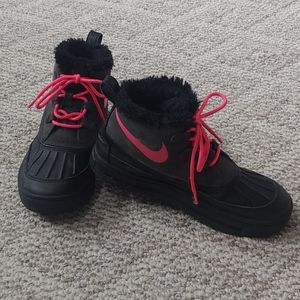 Nike 5Y booties